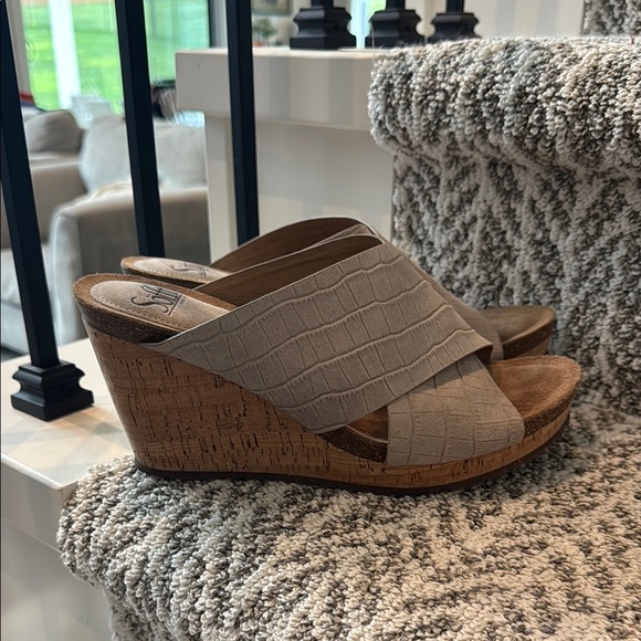 Sofft wedge shoes, tan in color, women’s size 9.  Casual summer sandals. - Picture 1 of 8